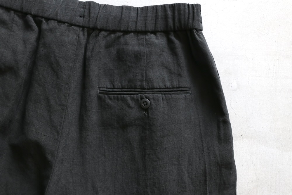 ATON (ȥ) "COTTON LINEN VOILE TWO TUCKED EASY SHORTS"