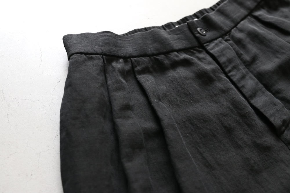 ATON (ȥ) "COTTON LINEN VOILE TWO TUCKED EASY SHORTS"
