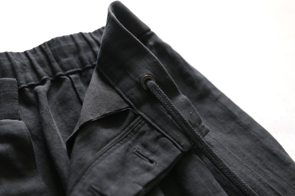 ATON (ȥ) "COTTON LINEN VOILE TWO TUCKED EASY SHORTS"