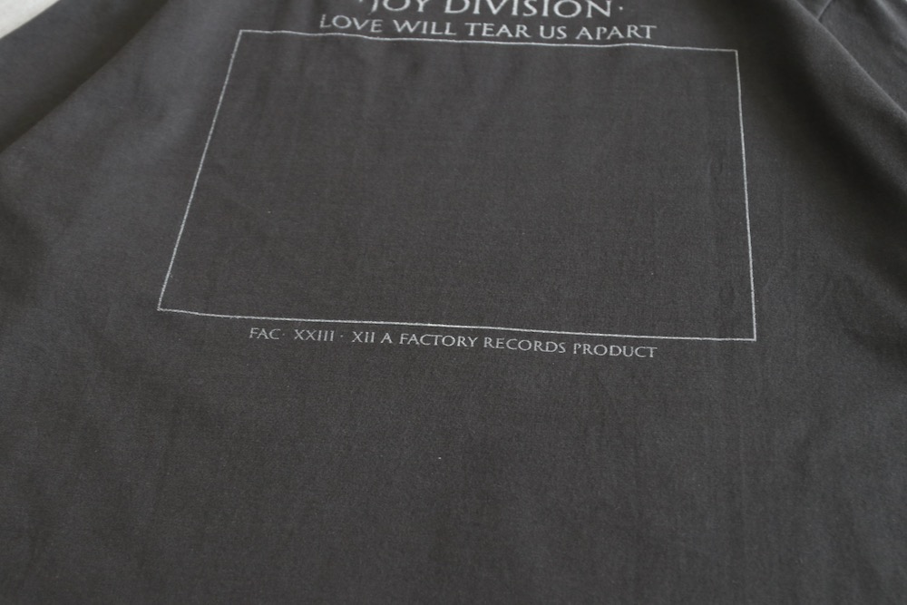 ��limited��blurhms ROOTSTOCK �� Joy Division (�֥顼�ॹ�롼�ĥ��ȥå� �� ���祤���ǥ����������) "JD LOVE WILL TEAR US APART Photo WIDE"