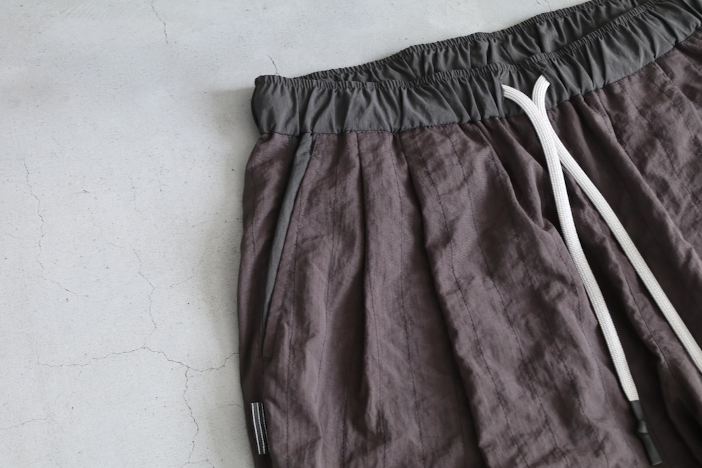 S.F.C(�������ե���) "NEW WIDE TWO TUCK PANTS (STITCHED NYLON)"