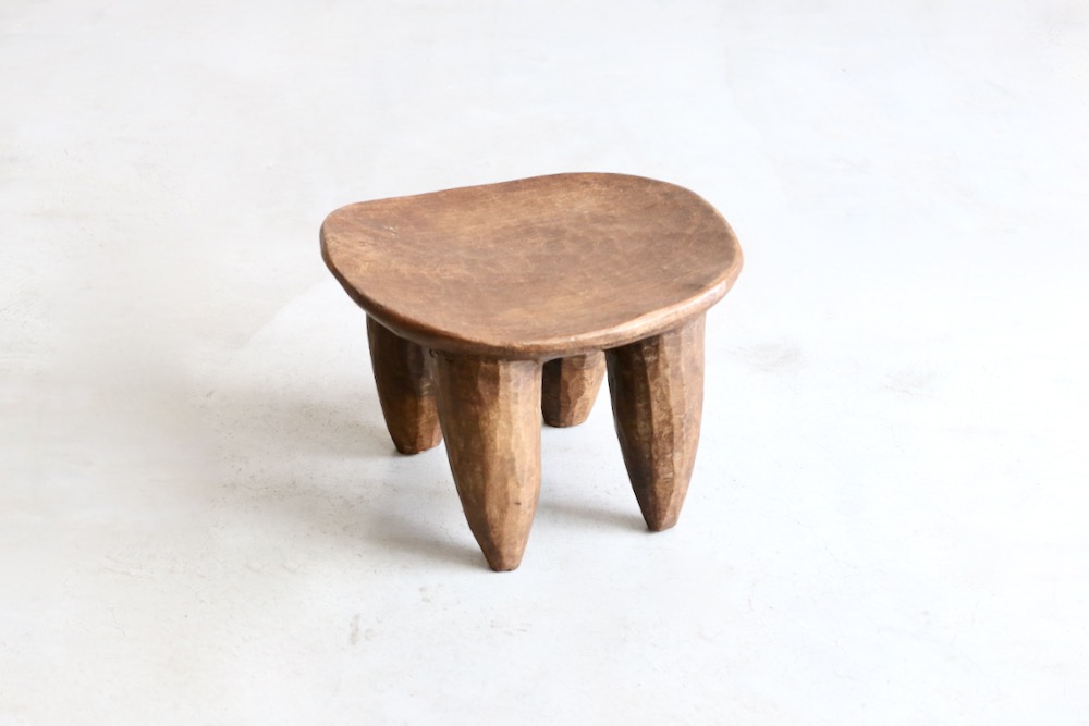 African Crafts (アフリカ工芸品) “セヌフォ族のスツール - LIGHT