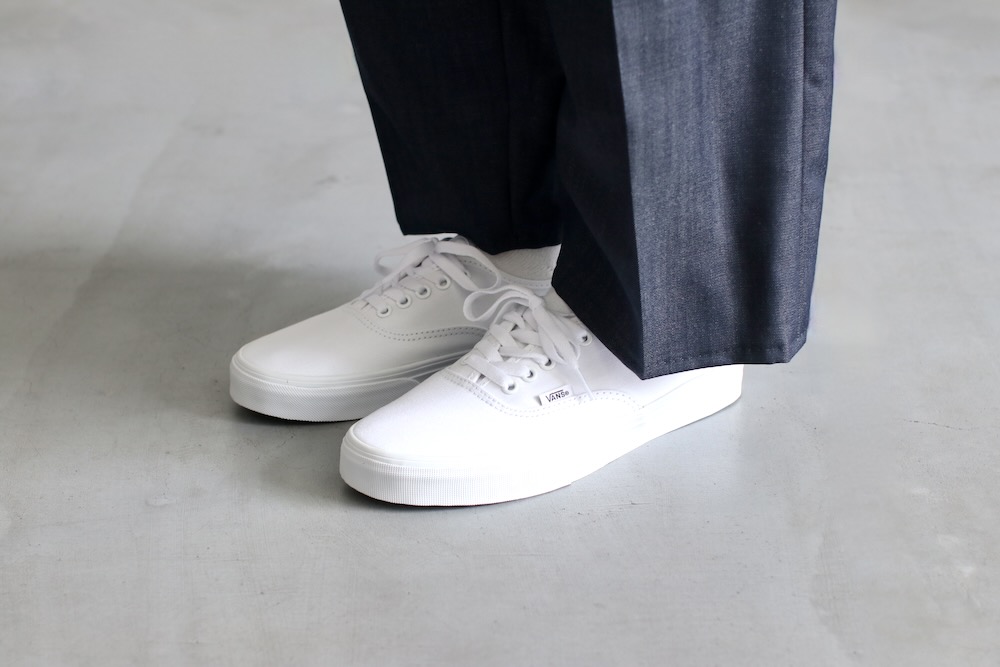 unisexVANS() "UA AUTHENTIC TRUE WHITE"