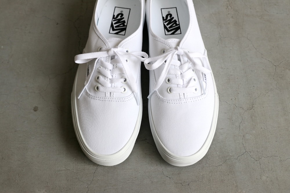 unisexVANS() "UA AUTHENTIC TRUE WHITE"