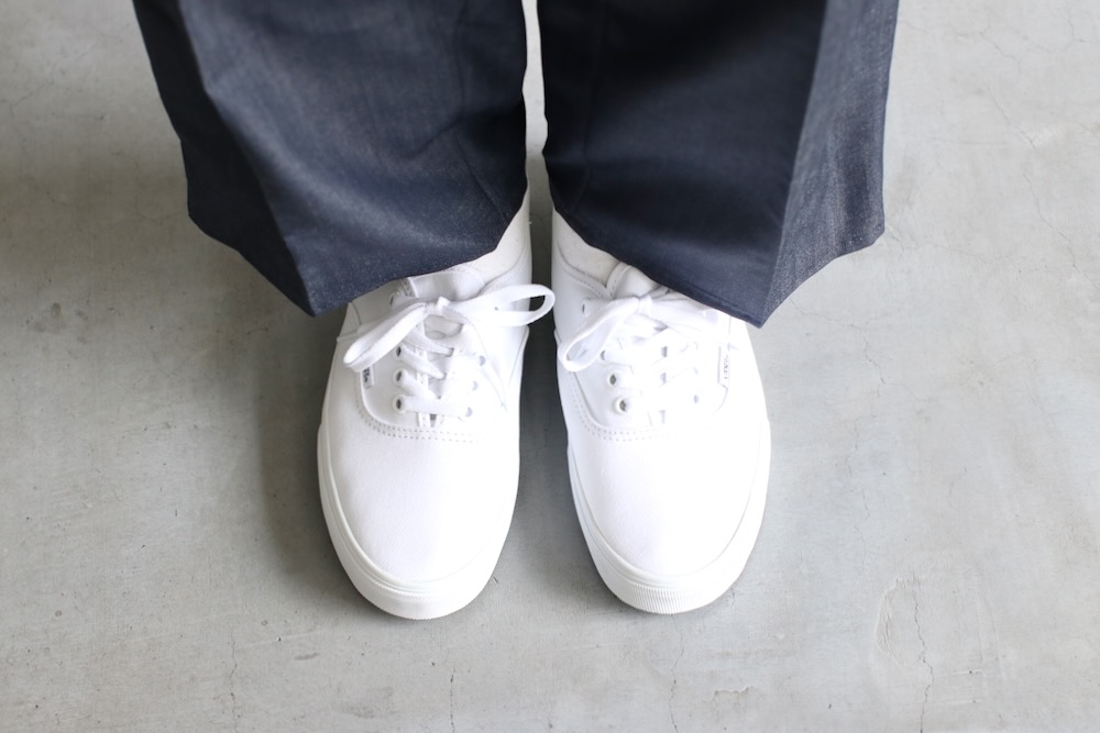 unisexVANS() "UA AUTHENTIC TRUE WHITE"