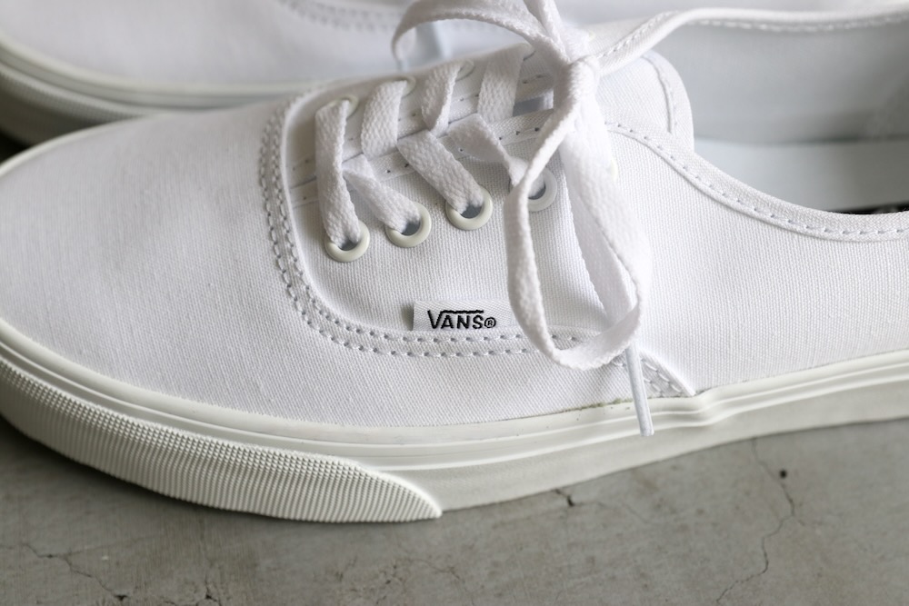 unisexVANS() "UA AUTHENTIC TRUE WHITE"
