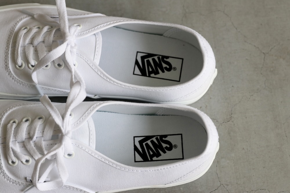 unisexVANS() "UA AUTHENTIC TRUE WHITE"