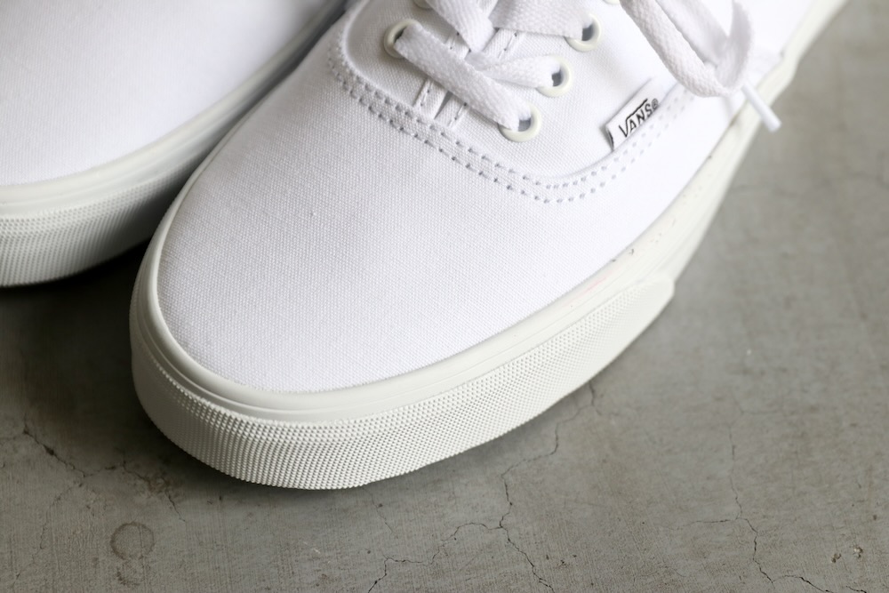 unisexVANS() "UA AUTHENTIC TRUE WHITE"