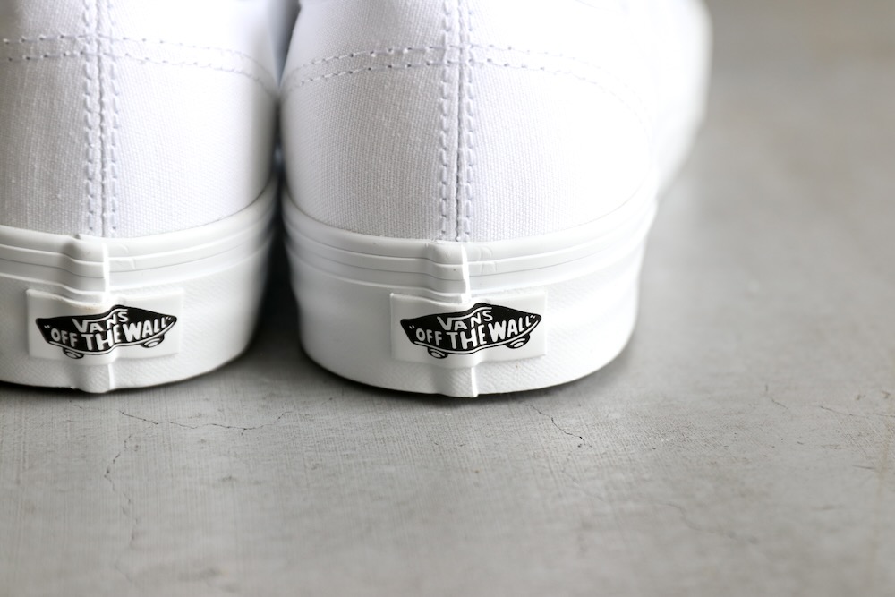 unisexVANS() "UA AUTHENTIC TRUE WHITE"