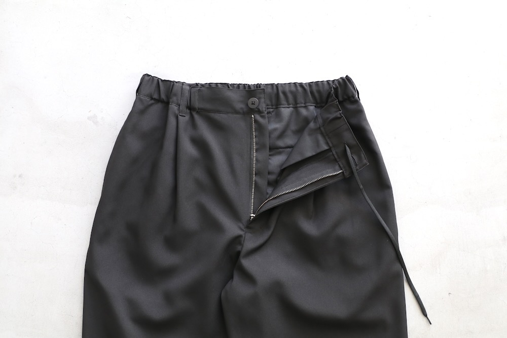 EVCON (���ӥ���) "1TUCK EASY SLACKS"