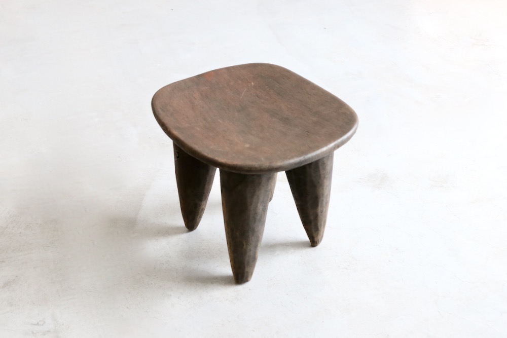 African Crafts (アフリカ工芸品) “セヌフォ族のスツール - LIGHT