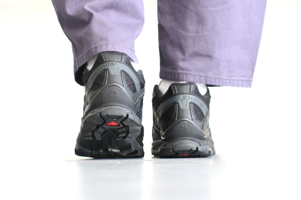 SALOMON(�������)"XT-QUEST Black/Black/Phantom"