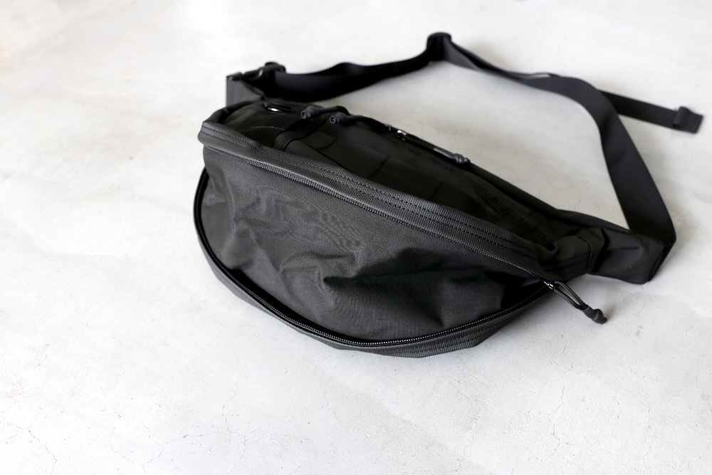 ��8.31 10:00 Release / limited��White Mountaineering �� BRIEFING(�ۥ磻�ȥޥ���ƥ˥���� �� �֥꡼�ե���) "WM BLK x BRIEFING ��BODY BAG'"
