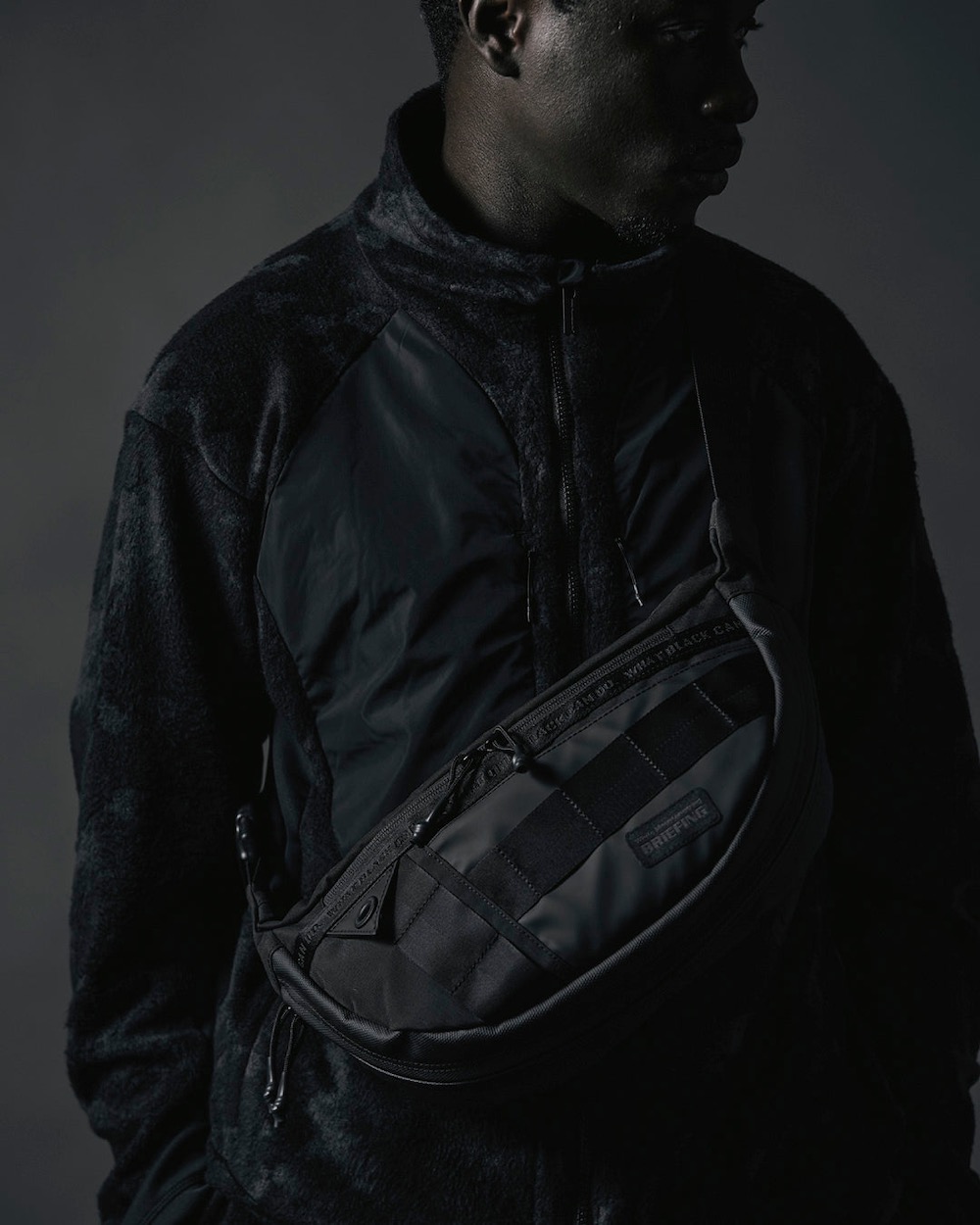 ��8.31 10:00 Release / limited��White Mountaineering �� BRIEFING(�ۥ磻�ȥޥ���ƥ˥���� �� �֥꡼�ե���) "WM BLK x BRIEFING ��BODY BAG'"