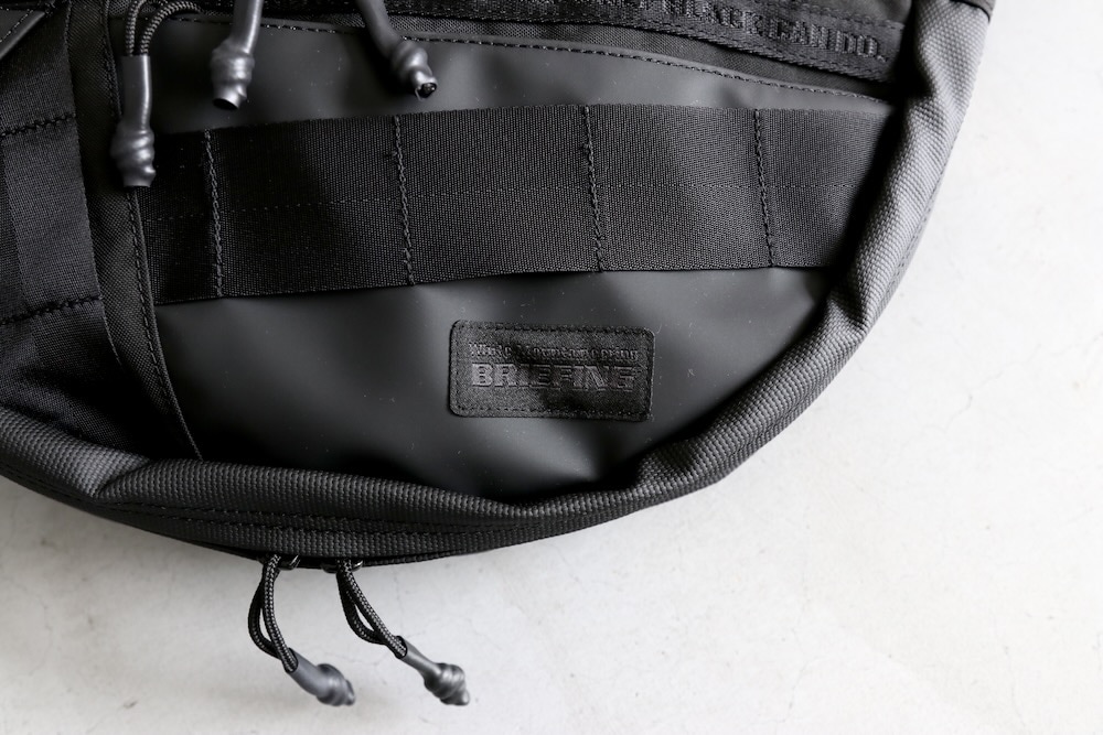 ��8.31 10:00 Release / limited��White Mountaineering �� BRIEFING(�ۥ磻�ȥޥ���ƥ˥���� �� �֥꡼�ե���) "WM BLK x BRIEFING ��BODY BAG'"