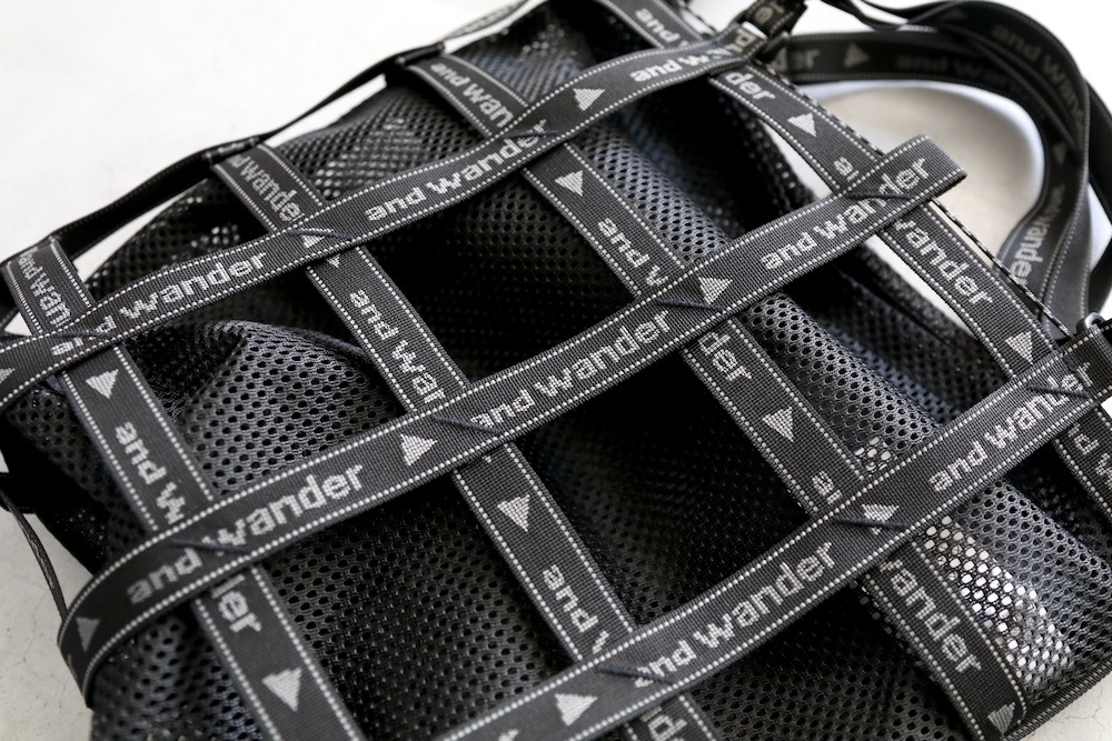 and wander(����ɥ�����) "JQ tape bag"
