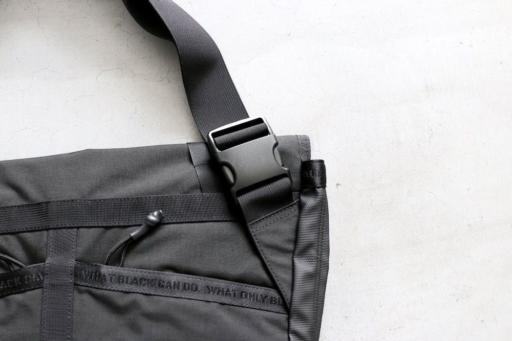 ��8.31 10:00 Release / limited��White Mountaineering �� BRIEFING(�ۥ磻�ȥޥ���ƥ˥���� �� �֥꡼�ե���) "WM BLK x BRIEFING ��MESSENGER��"