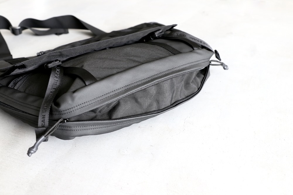 ��8.31 10:00 Release / limited��White Mountaineering �� BRIEFING(�ۥ磻�ȥޥ���ƥ˥���� �� �֥꡼�ե���) "WM BLK x BRIEFING ��MESSENGER��"