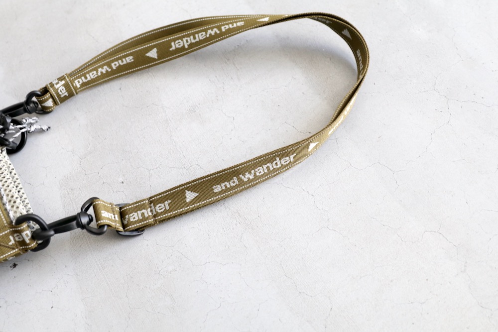 and wander(����ɥ�����) "JQ tape bottle holder"