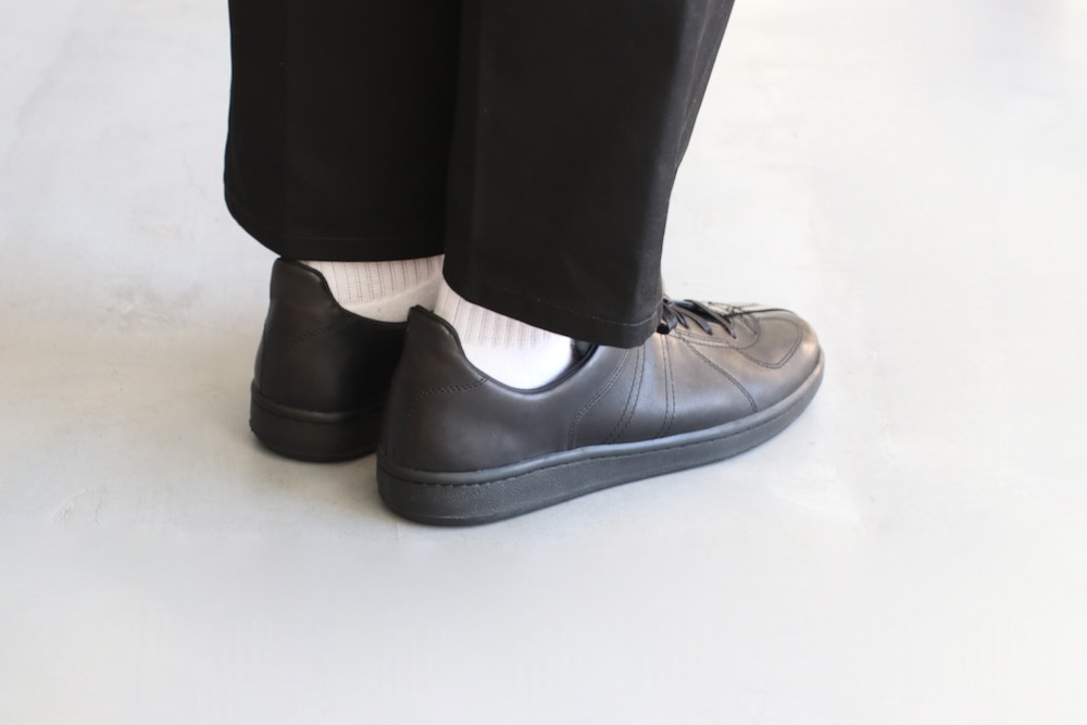 ��limited��blurhms ROOTSTOCK �� REPRODUCTION OF FOUND(�֥顼�ॹ �롼�ĥ��ȥå� �� ��ץ���������� ���� �ե������) "INSIDE-OUT GERMAN TRAINER HORSEHIDE"