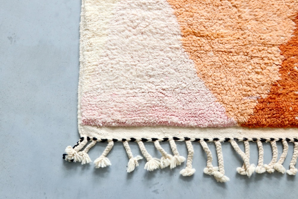 LIGHT YEARS(�饤�� ���䡼��)"MOROCCAN RUG BENI OUARAIN Boujat - �֥���å� W139cm �� H114cm- BO(BJ)-150"