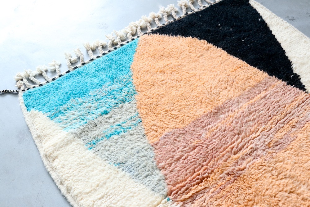 LIGHT YEARS(�饤�� ���䡼��)"MOROCCAN RUG BENI OUARAIN Boujat - �֥���å� W139cm �� H114cm- BO(BJ)-150"