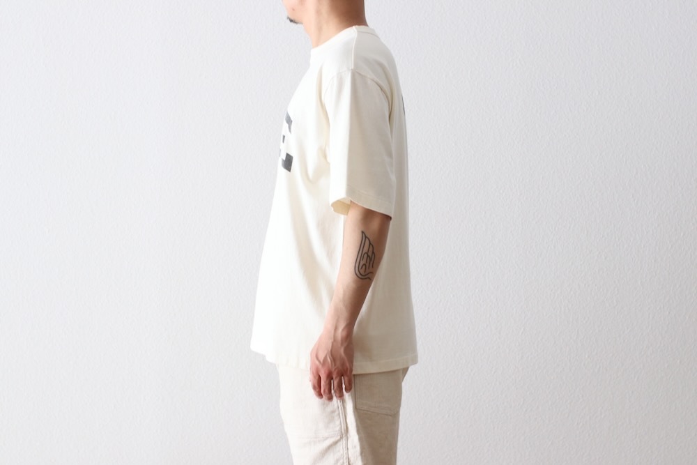 blurhms ROOTSTOCK(�֥顼�ॹ �롼�ĥ��ȥå�) "ALE-Y 88/12 Print Tee STANDARD"
