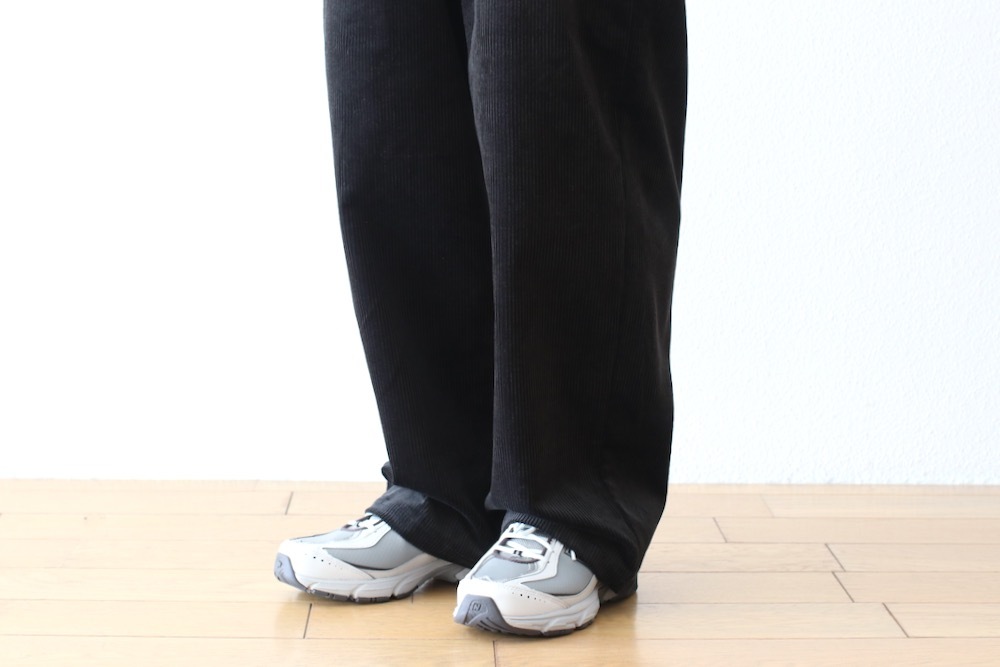 MODMNT(ɥ) "WIDE CORDUROY PANTS"
