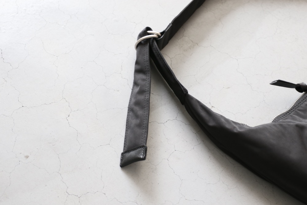 コムデギャルソンオム 25AW 新作 エステルスウェード ショルダーバッグ 黒 COMME des GARCONS HOMME - コムデギャルソンオム25FW エステル