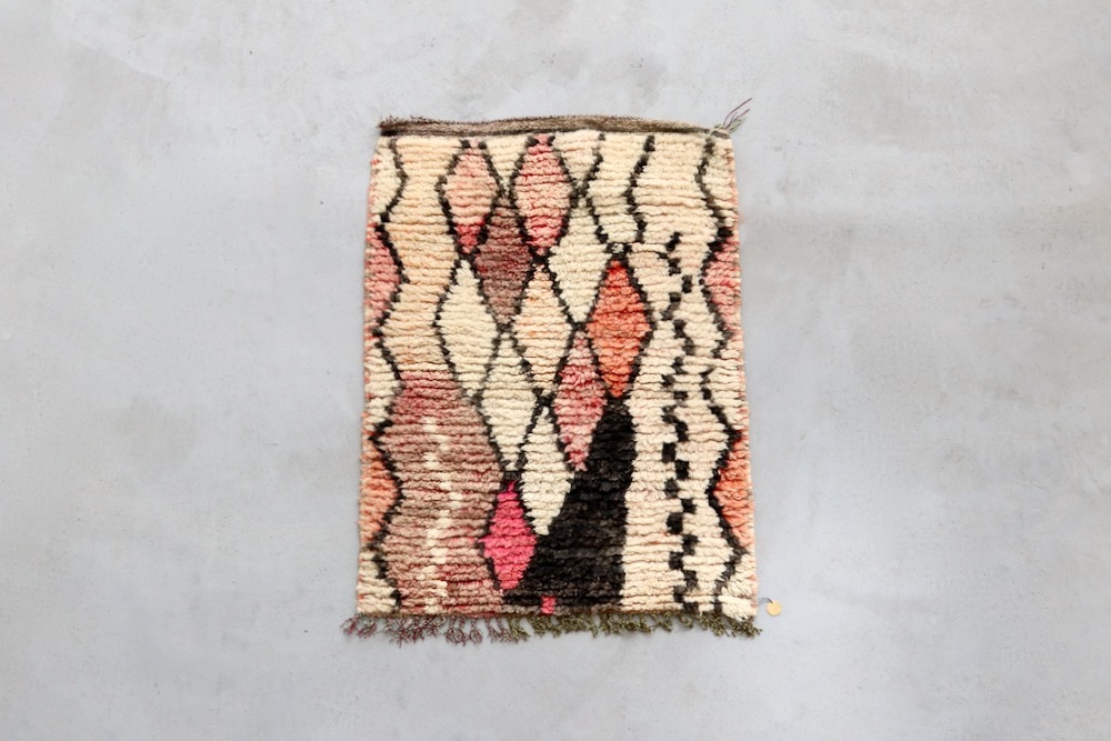 LIGHT YEARS(�饤�� ���䡼��)"MOROCCAN RUG Boujat - �֥���å� W110cm �� H75cm- BJ-216"