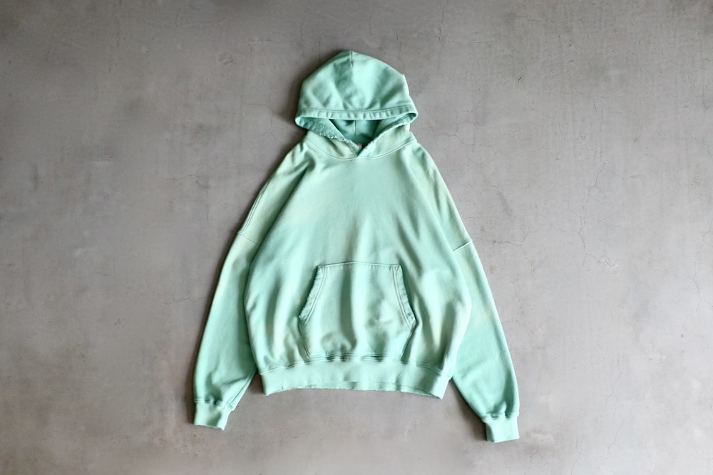 mooji mooji (�ࡼ�����ࡼ����) "OVERSIZED CROP HOODIE AGED"