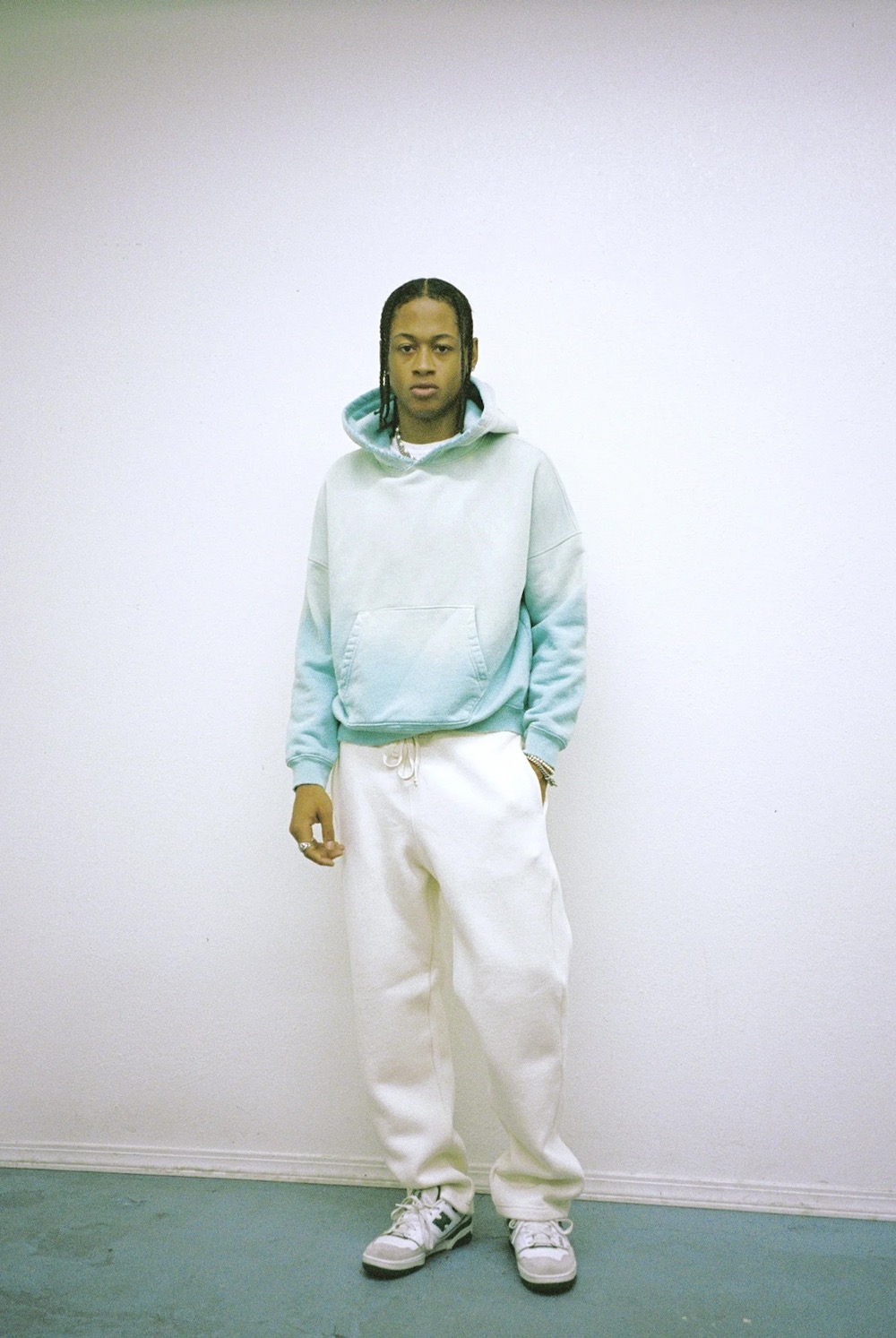 mooji mooji (�ࡼ�����ࡼ����) "OVERSIZED CROP HOODIE AGED"