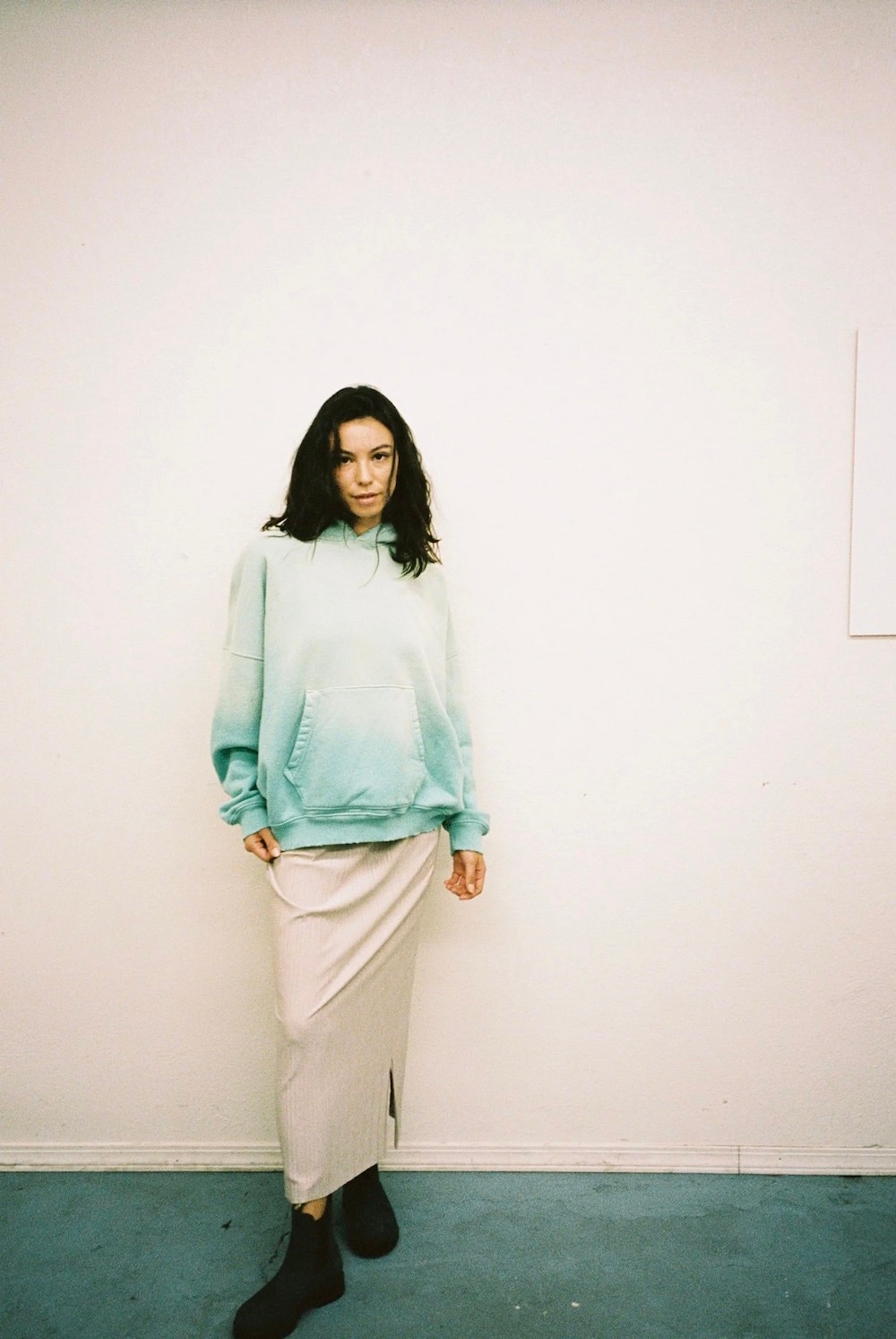 mooji mooji (�ࡼ�����ࡼ����) "OVERSIZED CROP HOODIE AGED"