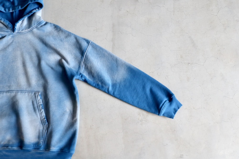 mooji mooji (�ࡼ�����ࡼ����) "OVERSIZED CROP HOODIE AGED"