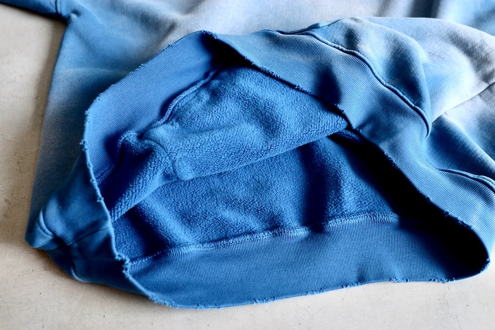 mooji mooji (�ࡼ�����ࡼ����) "OVERSIZED CROP HOODIE AGED"