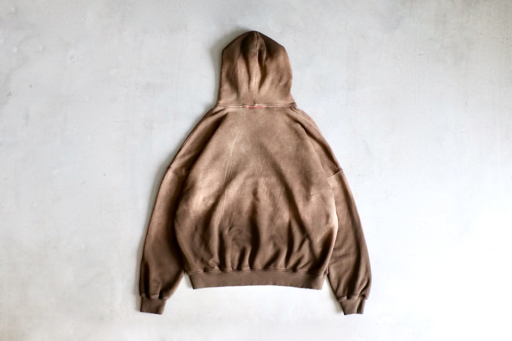 mooji mooji (�ࡼ�����ࡼ����) "OVERSIZED CROP HOODIE AGED"