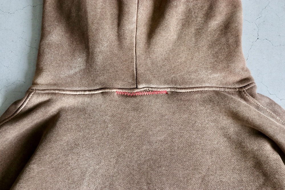 mooji mooji (�ࡼ�����ࡼ����) "OVERSIZED CROP HOODIE AGED"