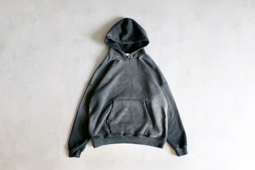 mooji mooji (�ࡼ�����ࡼ����) "OVERSIZED CROP HOODIE AGED"