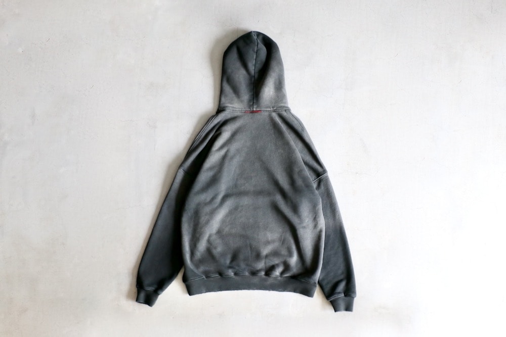 mooji mooji (�ࡼ�����ࡼ����) "OVERSIZED CROP HOODIE AGED"