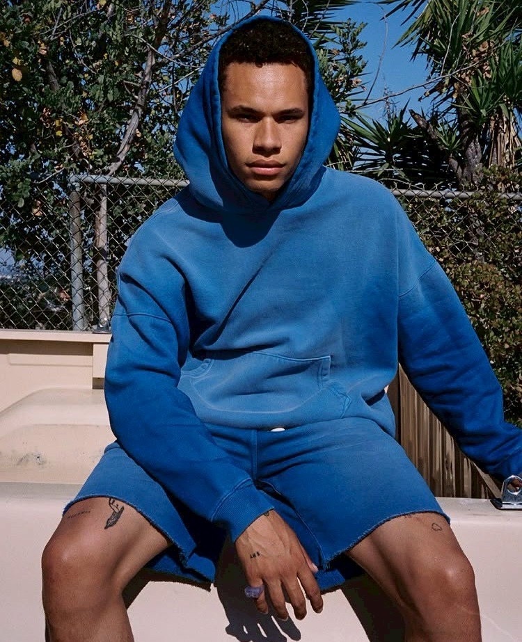 mooji mooji (�ࡼ�����ࡼ����) "OVERSIZED CROP HOODIE AGED"