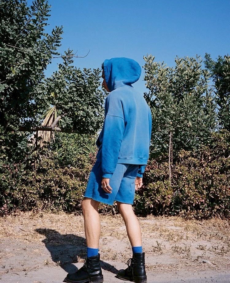 mooji mooji (�ࡼ�����ࡼ����) "OVERSIZED CROP HOODIE AGED"