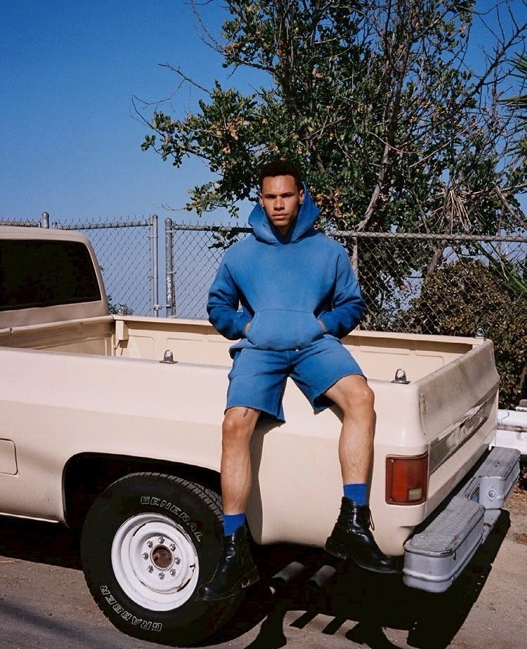 mooji mooji (�ࡼ�����ࡼ����) "OVERSIZED CROP HOODIE AGED"