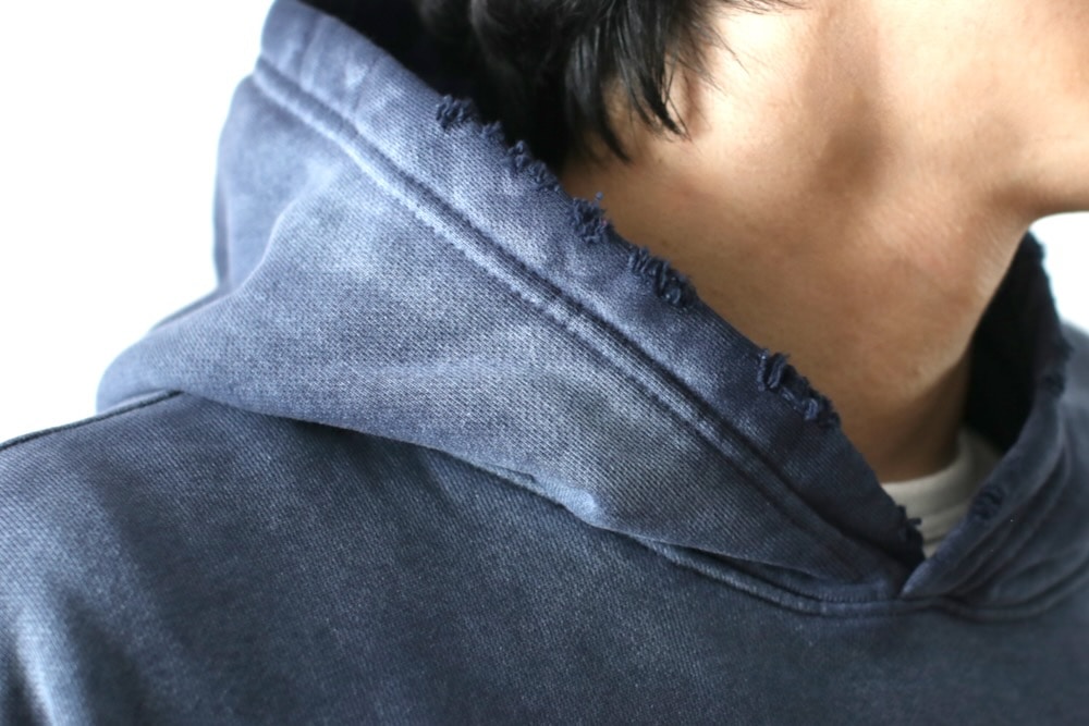 mooji mooji (�ࡼ�����ࡼ����) "OVERSIZED CROP HOODIE AGED"