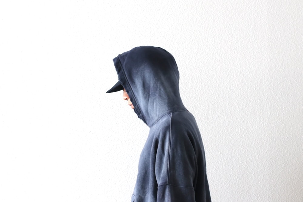 mooji mooji (�ࡼ�����ࡼ����) "OVERSIZED CROP HOODIE AGED"