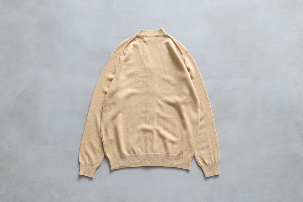 PLAY COMME des GARCONS(�ץ쥤 ���� �� ����륽��) "V-Neck Cardigan With Black Emblem AX-N024-051"