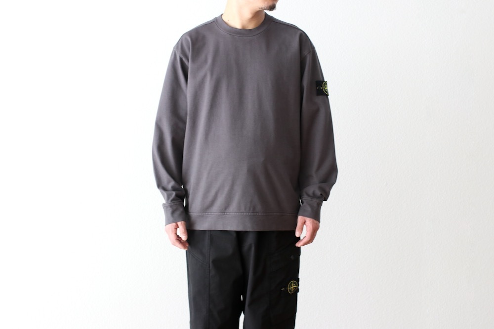 【STONE 】クルーネック スウェットシャツ 関税込み STONE ISLAND(ストーンアイランド )