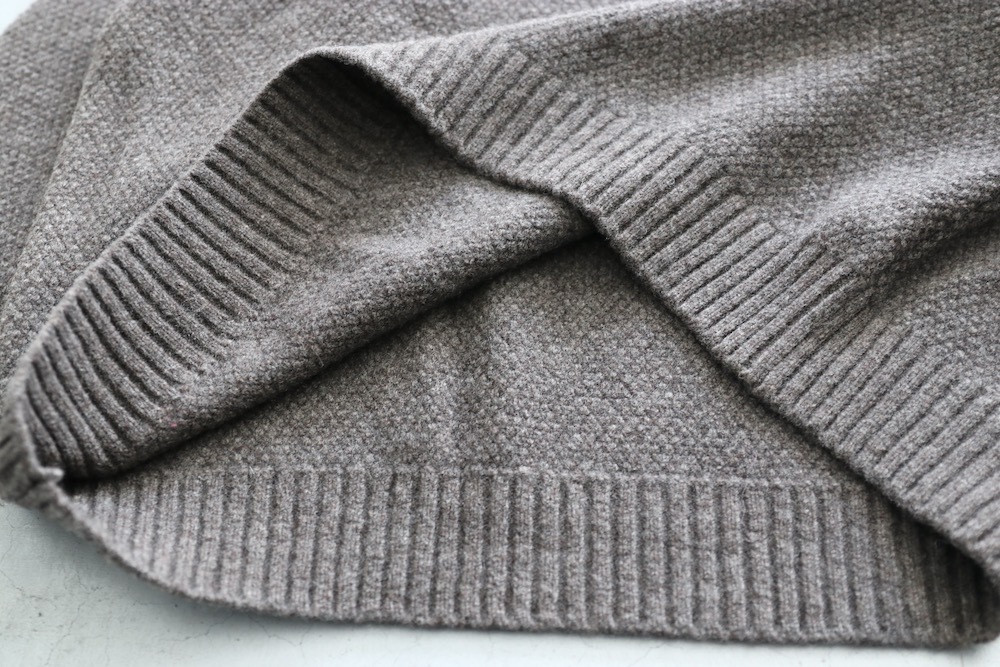 ATON (ȥ) "LAMBS WOOL CREWNECK SWEATER"