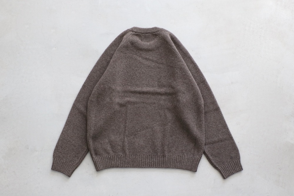 ATON (ȥ) "LAMBS WOOL CREWNECK SWEATER"