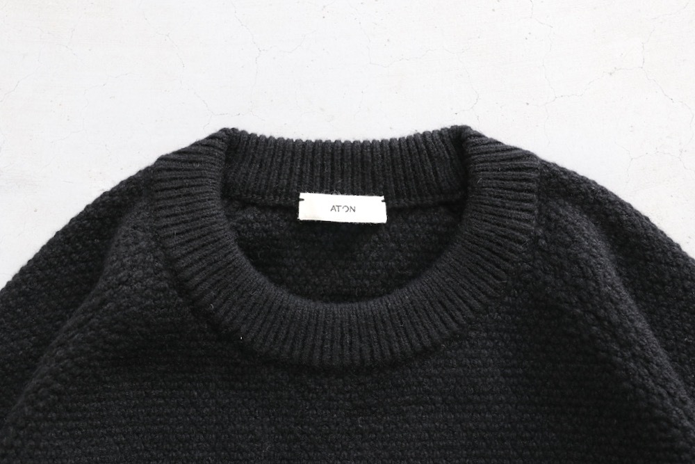 ATON (ȥ) "LAMBS WOOL CREWNECK SWEATER"