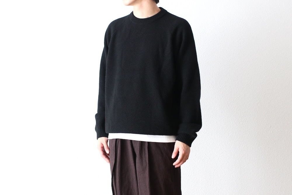 ATON (ȥ) "LAMBS WOOL CREWNECK SWEATER"